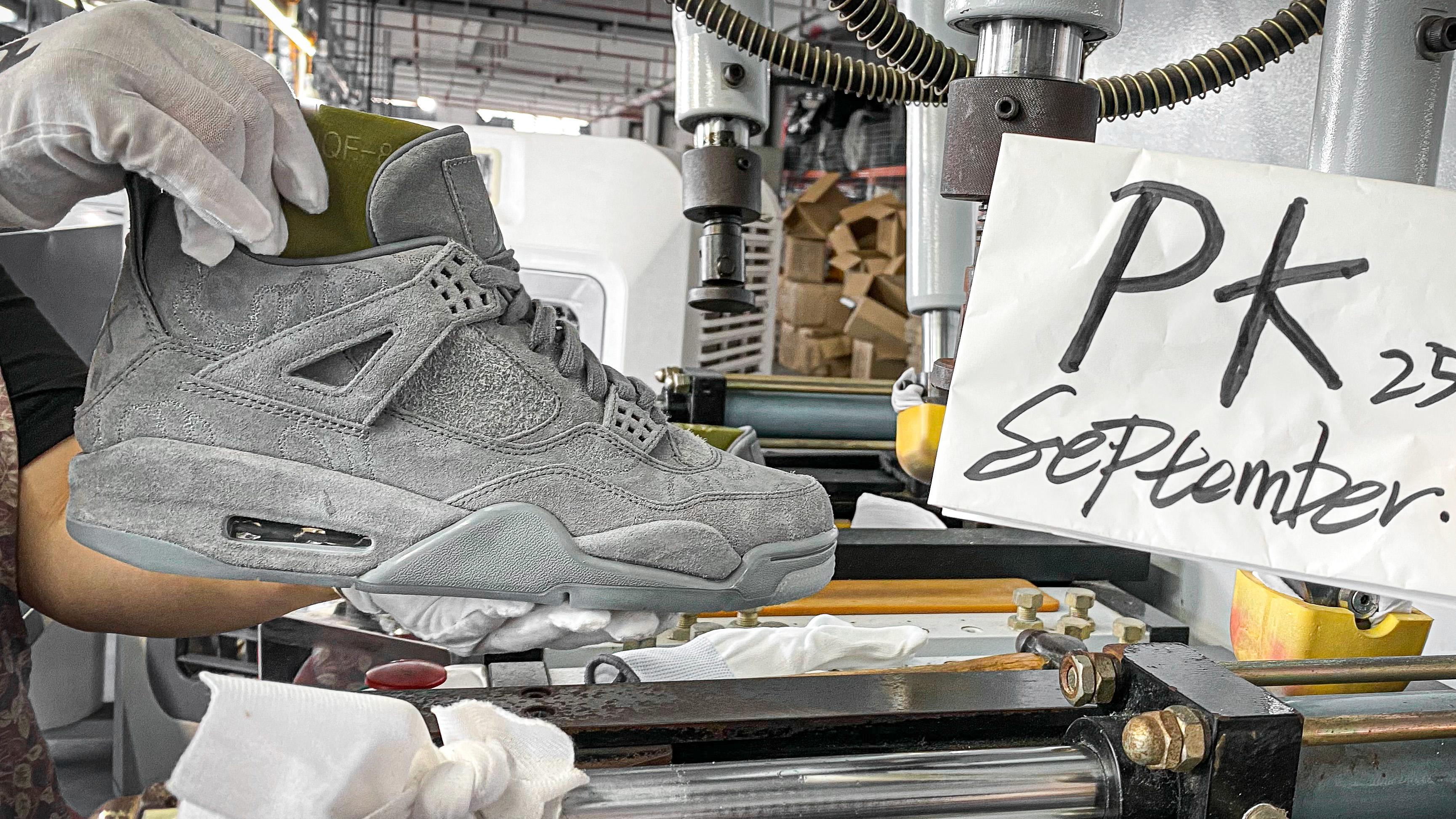 PK GOD Jordan 4 Retro Kaws RETAIL MATERIALS READY TO SHIP